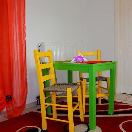 Small Country Apartment In トリポリス エクステリア 写真