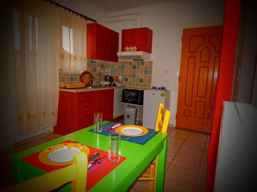 Small Country Apartment In トリポリス エクステリア 写真