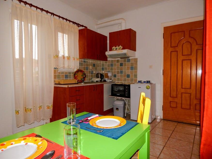 Small Country Apartment In トリポリス エクステリア 写真