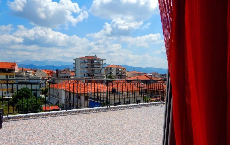 Small Country Apartment In トリポリス エクステリア 写真