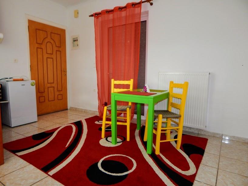 Small Country Apartment In トリポリス エクステリア 写真